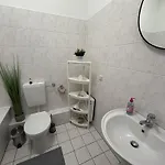 Hafenkante - Monteur-&ferienwohnung Gratis Wlan Mit Parkplatz * Rostock