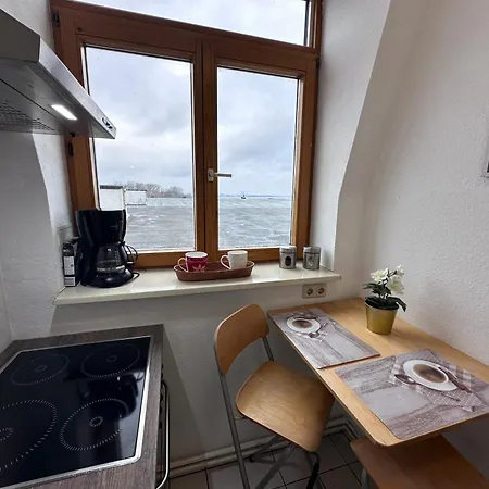 Hafenkante - Monteur- & Gratis Wlan Mit Parkplatz Apartment Rostock
